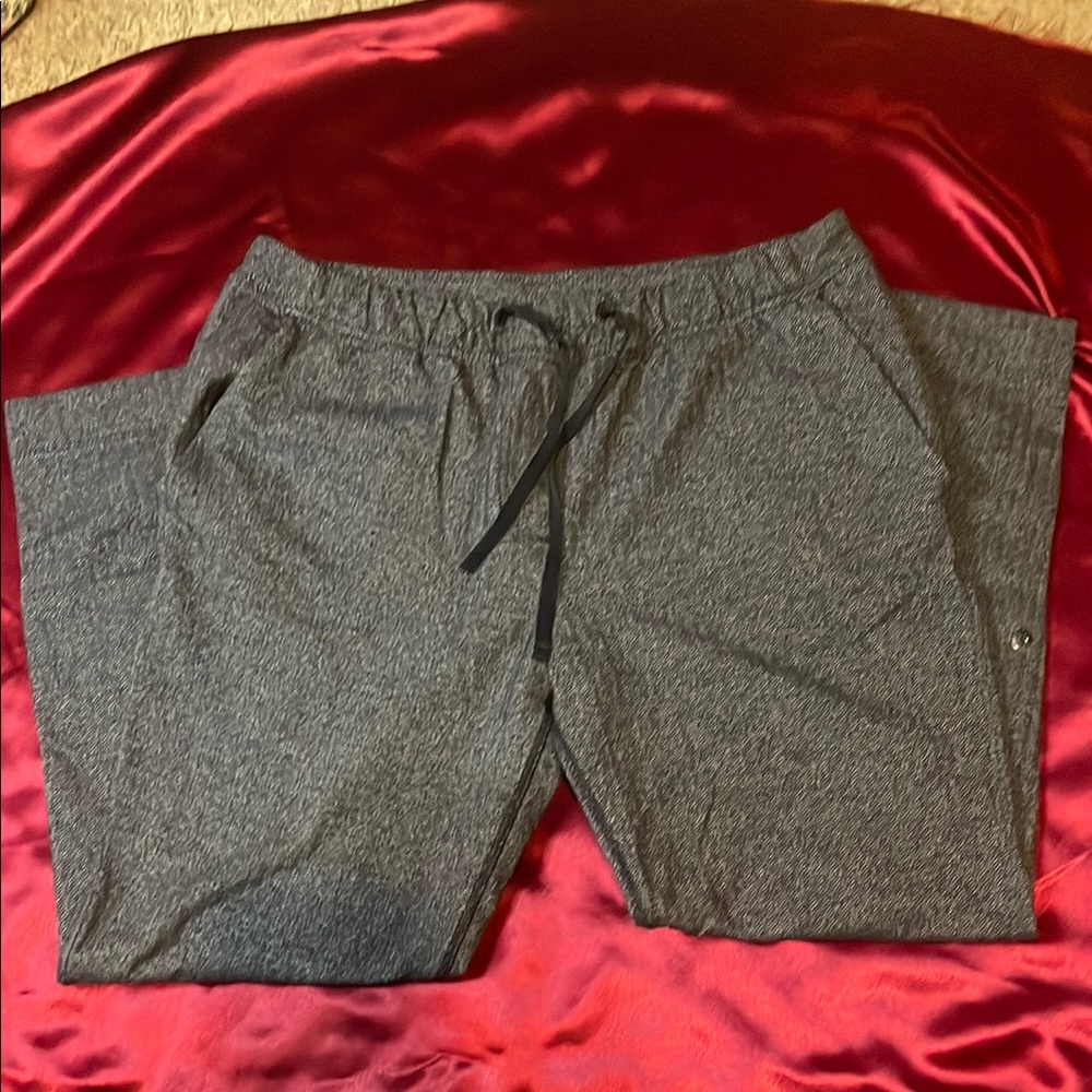 Lululemon Gray Patterned Pants - Picture 3 of 5